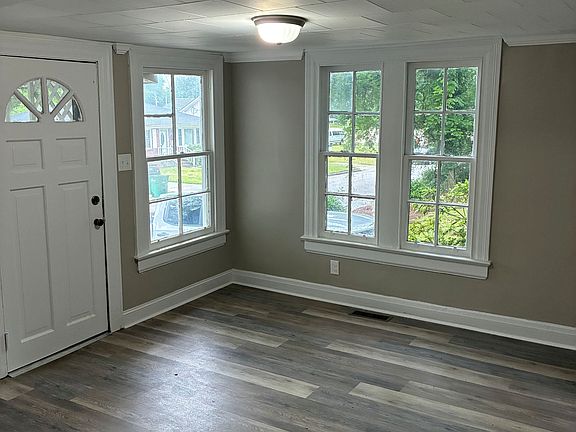 5th image of 300 Jackson St W #300