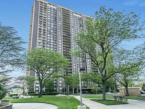 4th image of 26910 Grand Central Pkwy APT 17K
