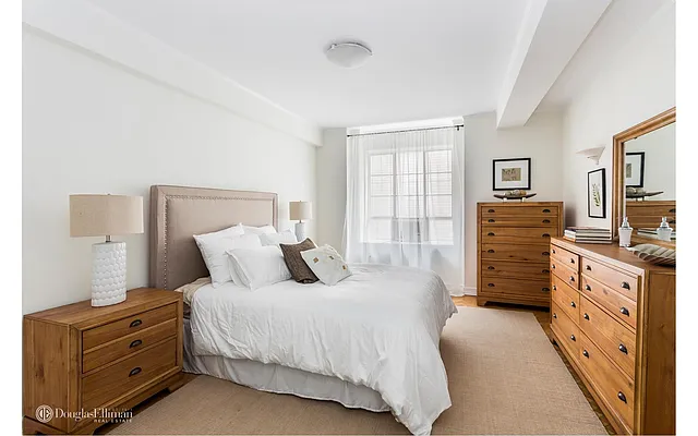 Sold by Douglas Elliman | media 24