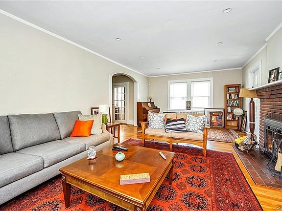 4th image of 125 Walworth Ave