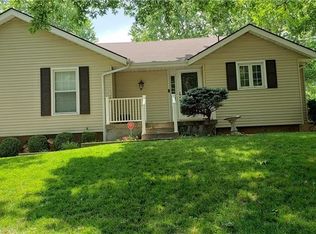 2013 SE Manor Pl, Blue Springs, MO 64014