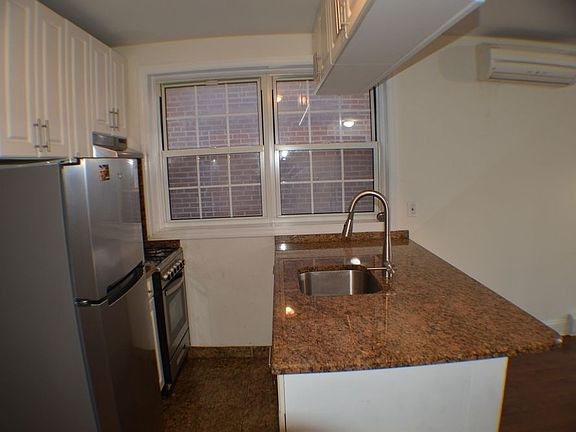 3rd image of 3249 46th St APT 1