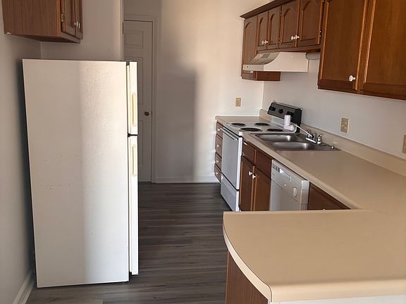 2nd image of 1609 Campbell St #B