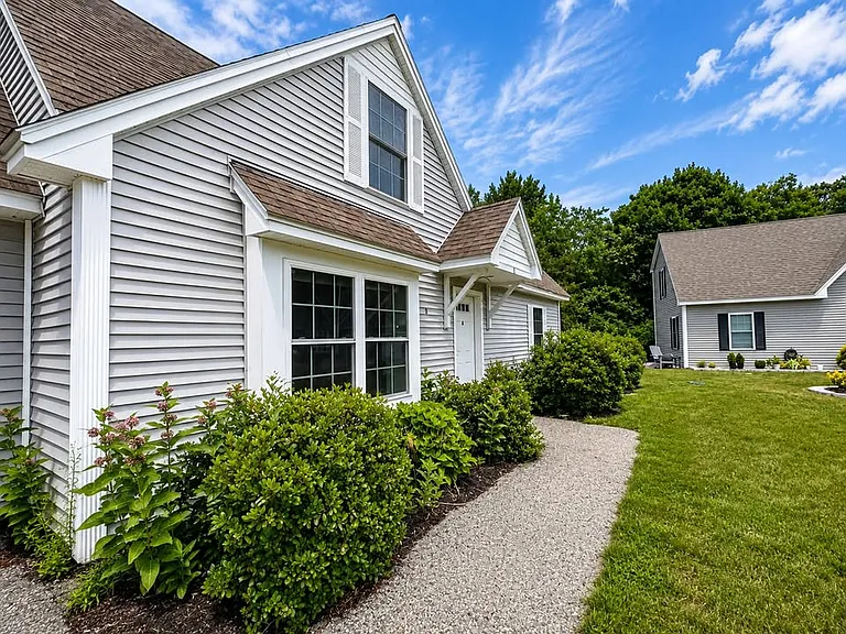 8 Pebble Ln — Photo 23