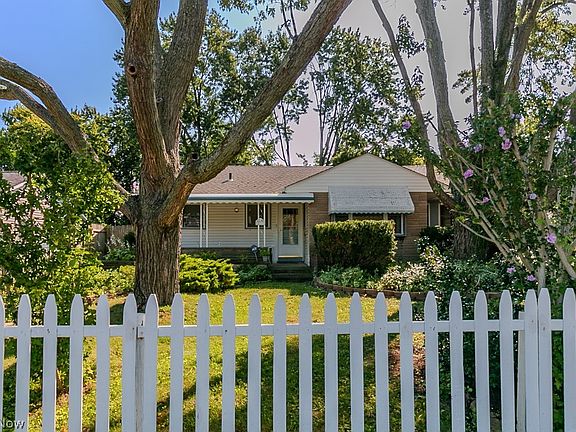 2nd image of 277 Gillett St