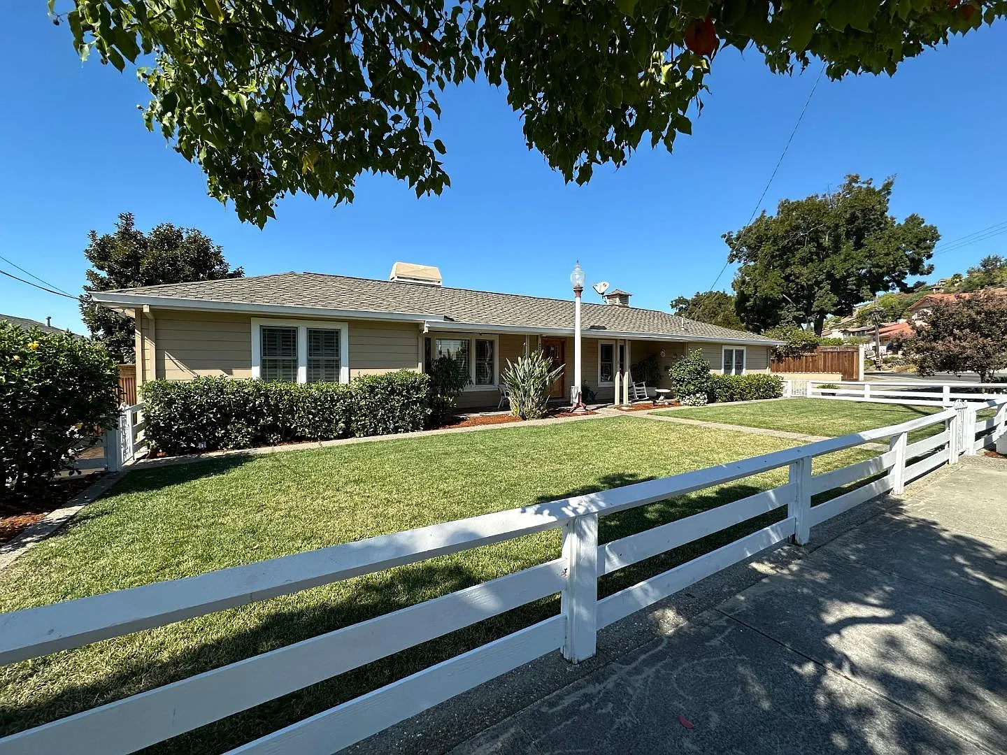 227 Mahoney Dr photo 1