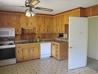 4th image of 108 Gilbert Dr