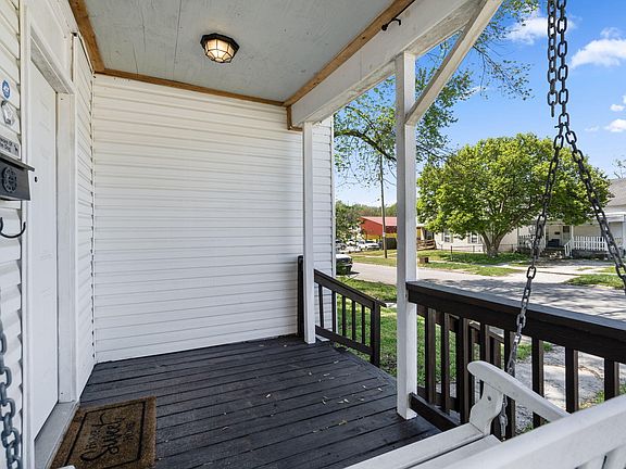 4th image of 636 W Scott Street