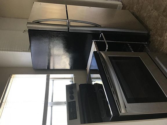 4th image of 2521 Depauw Ave