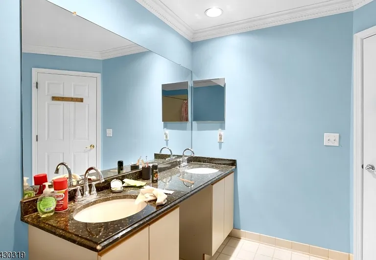 72 Albert Ct — Photo 34