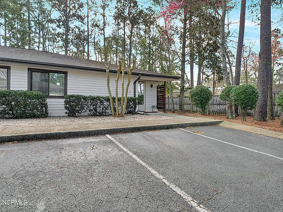 2nd image of 1507 Military Cutoff Rd APT 121