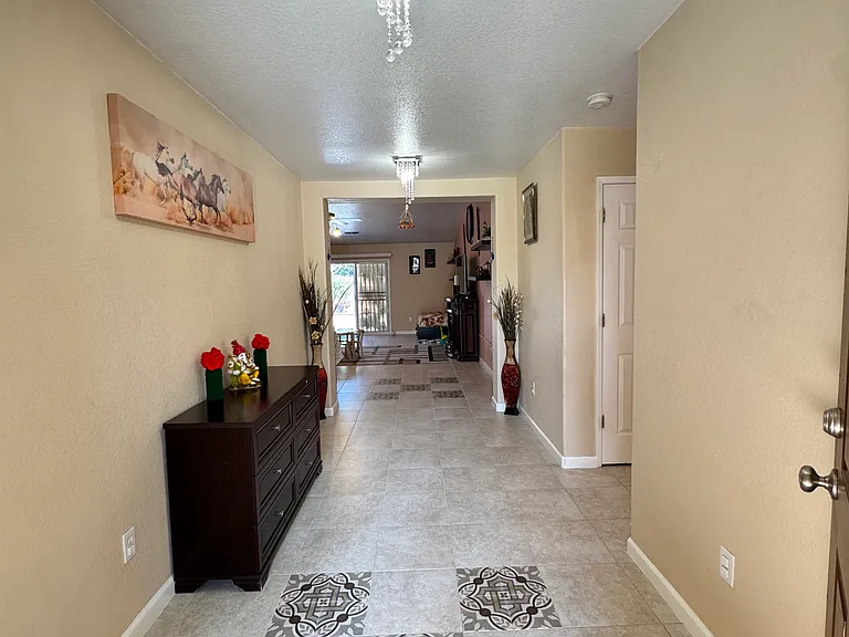 2226 N Vernal Ave — Photo 24