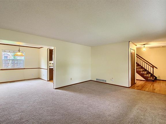5th image of 451 E Irwin Ave