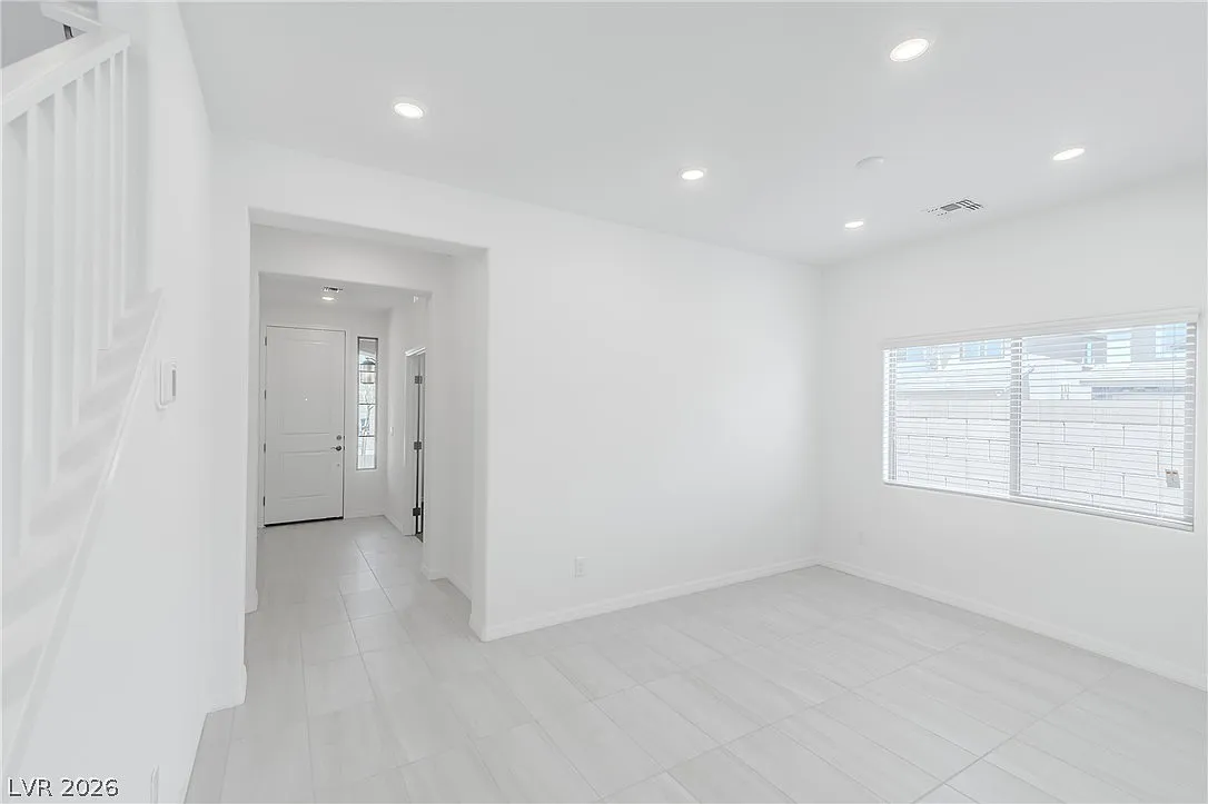 4 bed, 4.5 bath, 3050 sqft, $3,150 — Photo 3