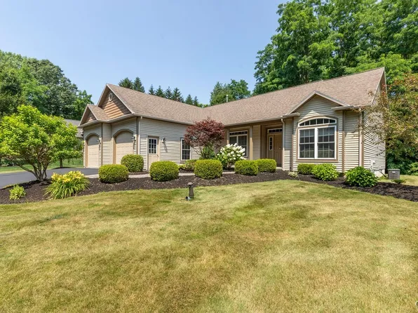 8449 Newbury Pl, Clay, NY 13041