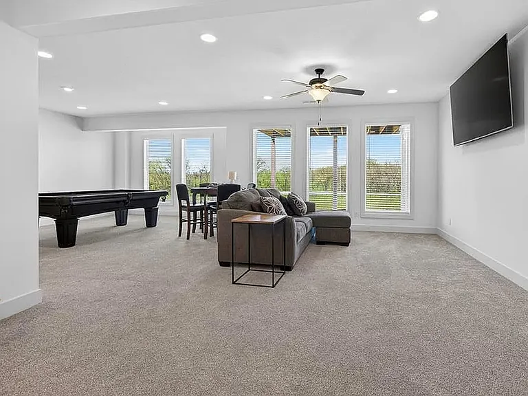 8808 N Clarion Ave — Photo 32