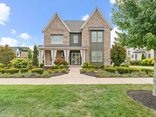 8808 Edgecomb Dr, College Grove, TN 37046