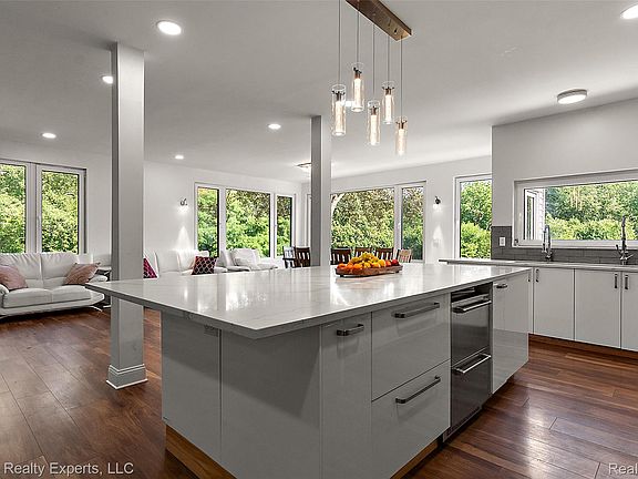 2nd image of 6727 Napier Rd