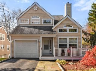 119 Hitching Post Ln, Yorktown Heights, NY 10598