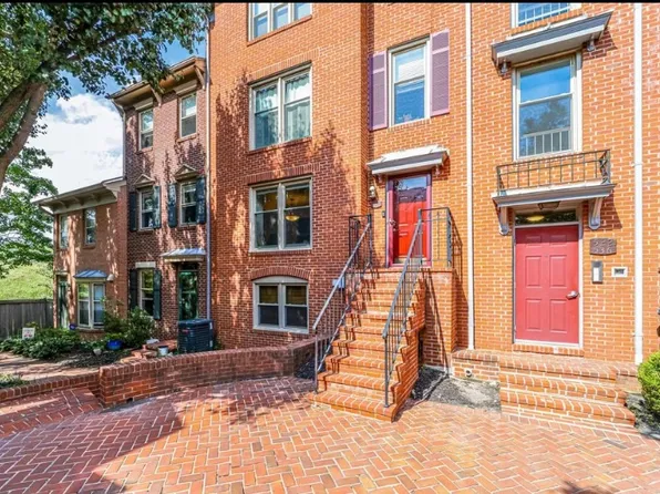 532 Colecroft Ct, Alexandria, VA 22314