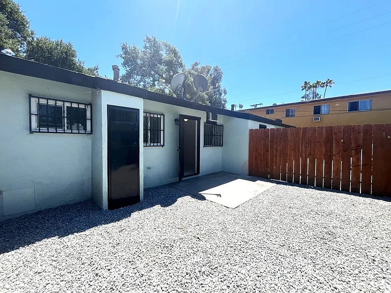 RV T 1594 B&C Sepulveda Ave — Photo 16