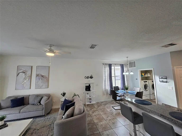 930 Oxford Dr — Photo 17