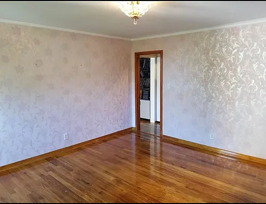 Sold by NYC Red Group LLC | media 8