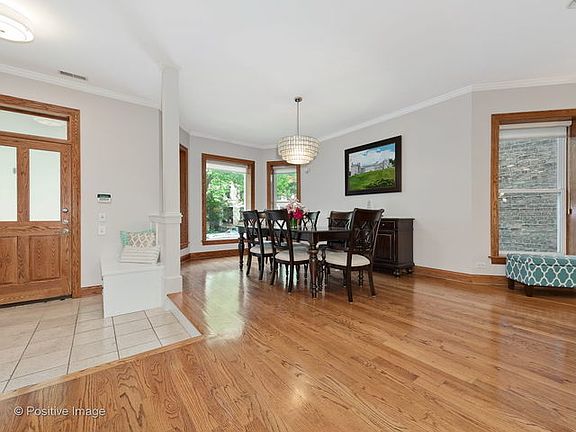 5th image of 1219 W Newport Ave