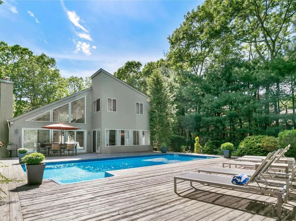 24 Quogue Riverhead Rd, Quogue, NY 11959