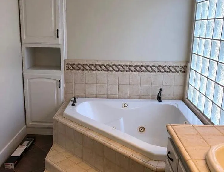 413 W Acacia Ave — Photo 10