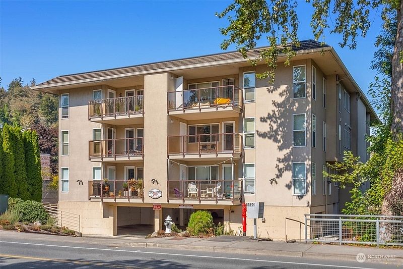 1st image of 9320 NE Juanita Dr APT 3C