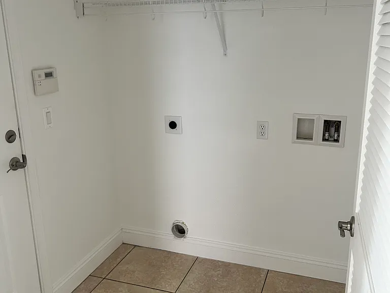 606 Diamonte Cir — Photo 9