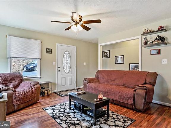 5th image of 332 Applewood Dr