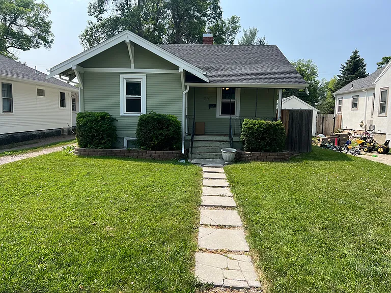 216 Alderson Ave — Photo 1