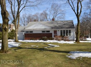 2 Prescott Rd, Ho Ho Kus, NJ 07423