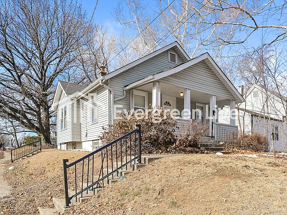 2nd image of 101 N Marguerite Ave