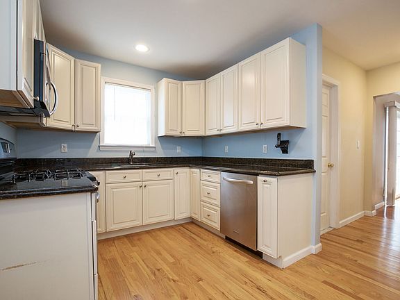 3rd image of 28 Park Ave