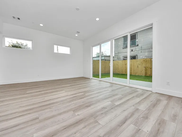 2408 Lorraine St — Photo 19