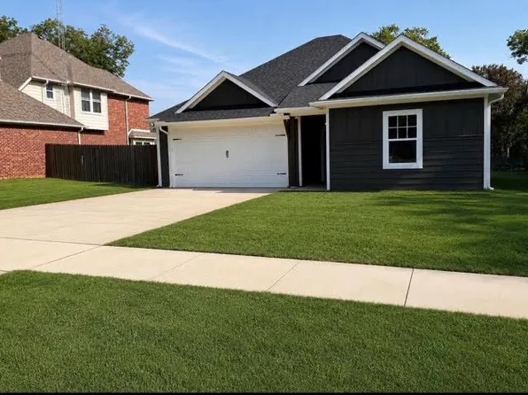 1021 W Sears St, Denison, TX 75020
