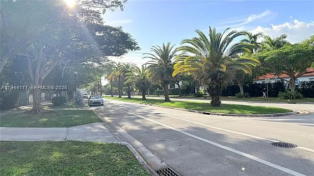 2301 S Miami Ave — Photo 29