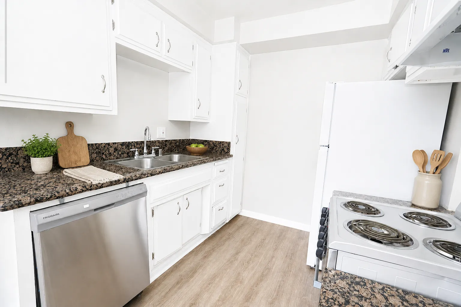 The Governor Apartments — Photo 3