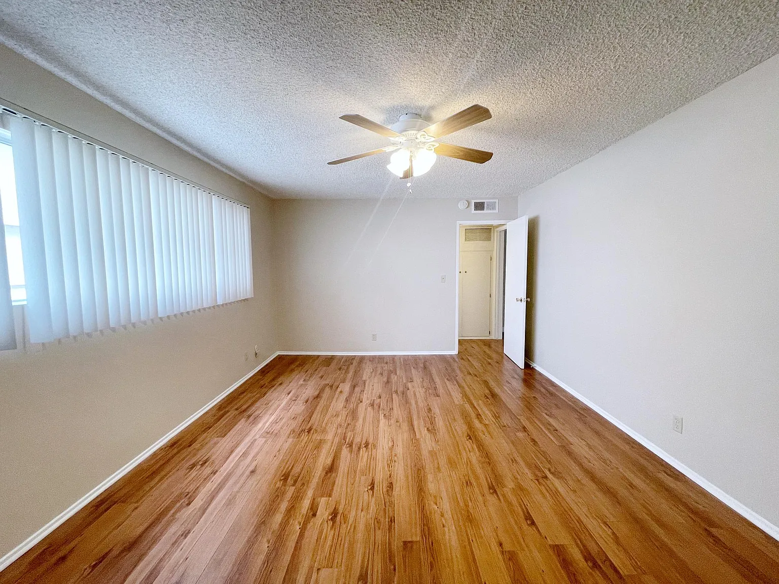 266 S El Molino Ave — Photo 4