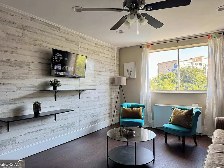 215 Piedmont Ave NE #404 — Photo 3