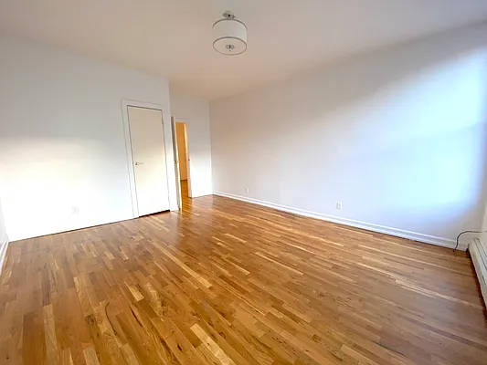 Rented by EXR | media 10