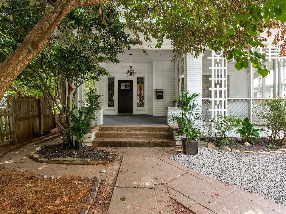 Front entrance to the 3 bedroom unit.