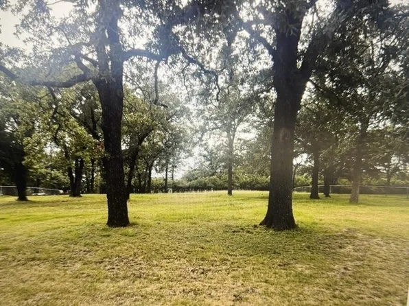 313 Breezy Ln, Azle, TX 76020