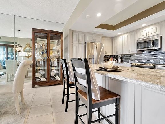 4th image of 8 Belleview Blvd APT 606