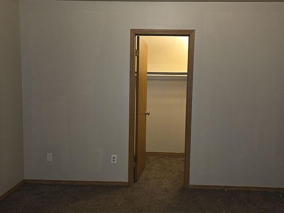3rd image of 1001 W Maplewood St #D