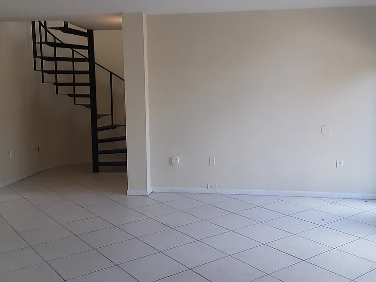 1063 Encourte Grn — Photo 3