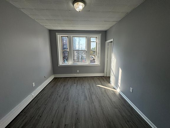 5th image of 386 Bergen Ave APT 2L